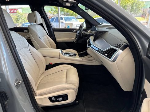 Used 2024 BMW X7 xDrive40i w/ M Sport Package AWD/4WD image 53