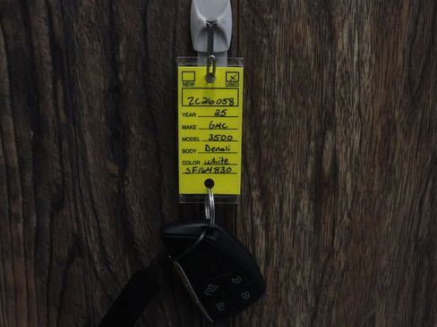 Used 2025 GMC Sierra 3500 Denali w/ Denali Reserve Package image 40