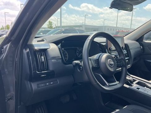 Used 2025 Nissan Pathfinder SV AWD/4WD image 9