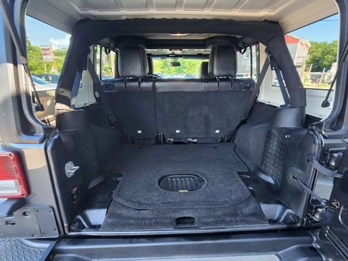 Used 2018 Jeep Wrangler Unlimited Sport AWD/4WD image 13