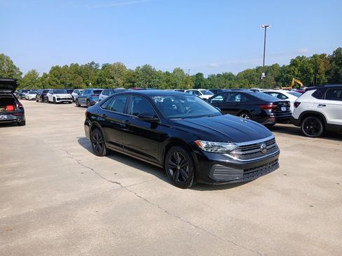 Used 2024 Volkswagen Jetta SE w/ Panoramic Sunroof Package FWD image 1