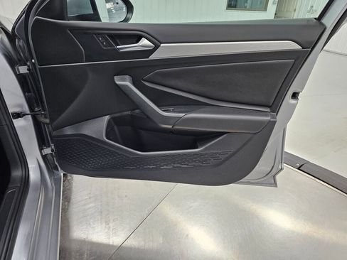 Used 2019 Volkswagen Jetta SE w/ Cold Weather Package FWD image 29