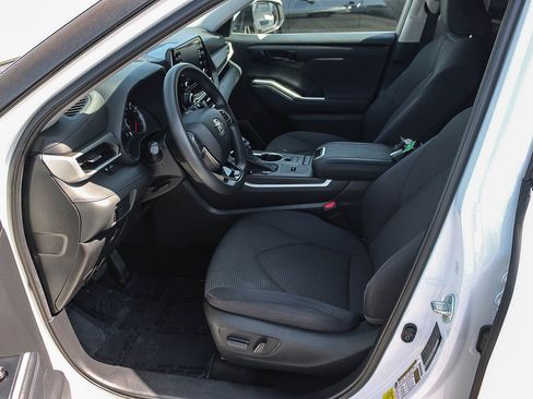 Used 2021 Toyota Highlander L FWD image 18