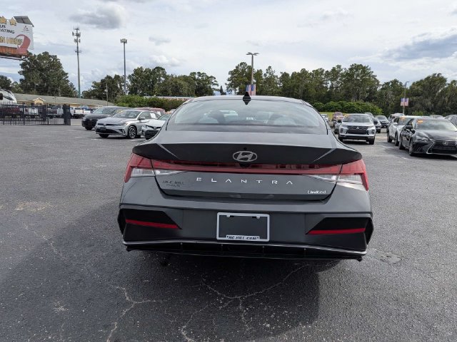 Used 2025 Hyundai Elantra Limited FWD image 4