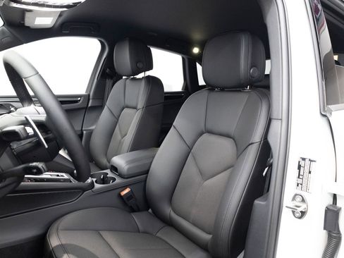 New 2026 Porsche Macan AWD/4WD image 5