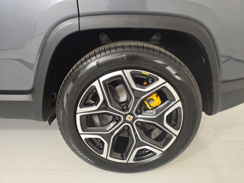 Used 2024 Rivian R1S Adventure AWD/4WD image 10