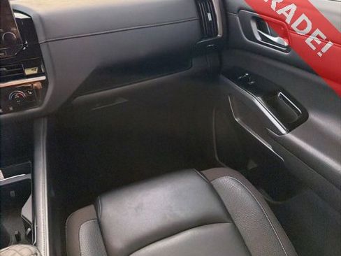 Used 2023 Nissan Pathfinder SL image 14