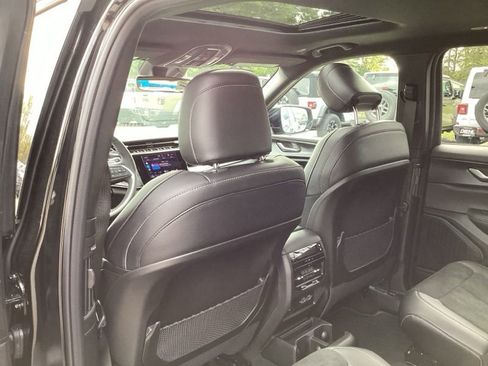 New 2025 Jeep Grand Cherokee L Altitude image 24