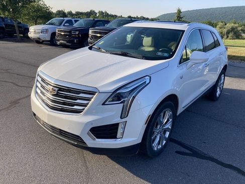 Used 2017 Cadillac XT5 Luxury w/ Driver Awareness Package FWD image 3