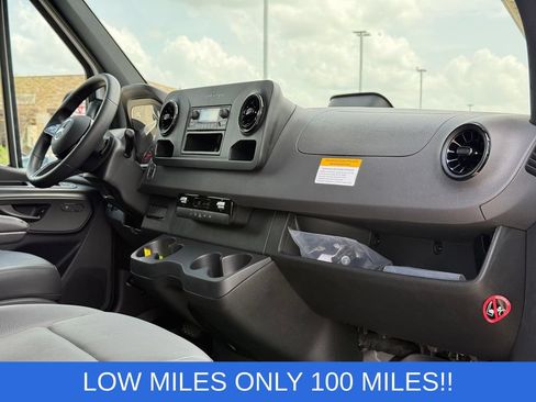 Used 2025 Mercedes-Benz Sprinter 2500 image 26