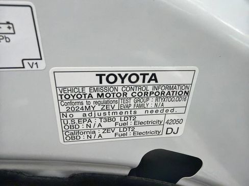 Used 2024 Toyota bZ4X FWD image 37