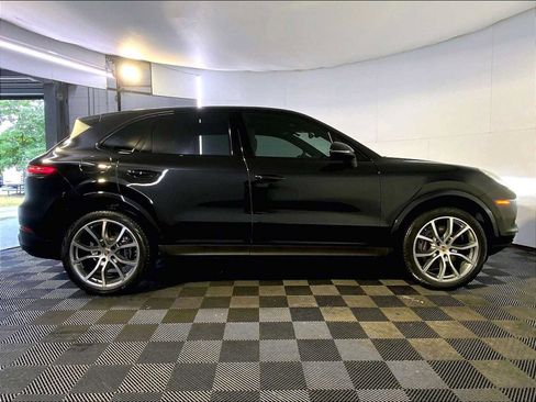 Certified 2023 Porsche Cayenne AWD/4WD image 8