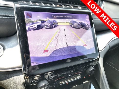 Used 2022 Jeep Grand Cherokee L Limited image 17