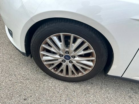 Used 2015 Ford Focus Titanium FWD image 13