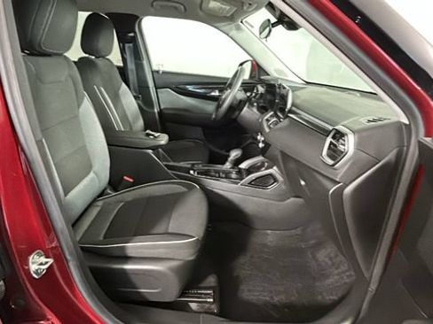 Used 2024 Chevrolet TrailBlazer LT AWD/4WD image 31