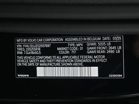 Used 2025 Volvo XC40 B5 Core image 36