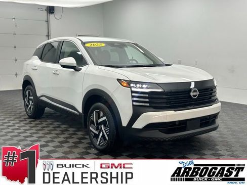 Used 2025 Nissan Kicks SV image 1