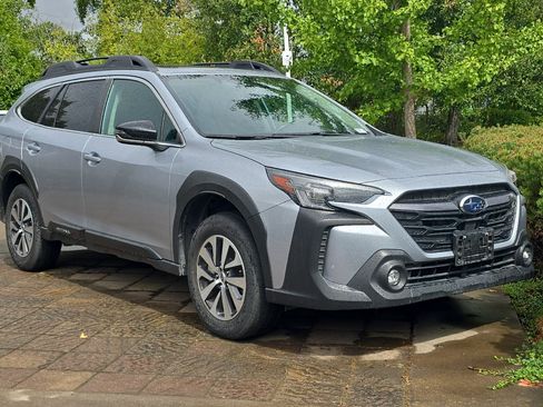 Used 2025 Subaru Outback Premium AWD/4WD image 2