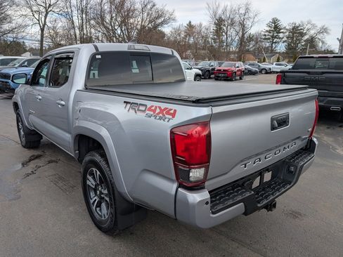 Used 2018 Toyota Tacoma TRD Sport w/ Technology Package image 5