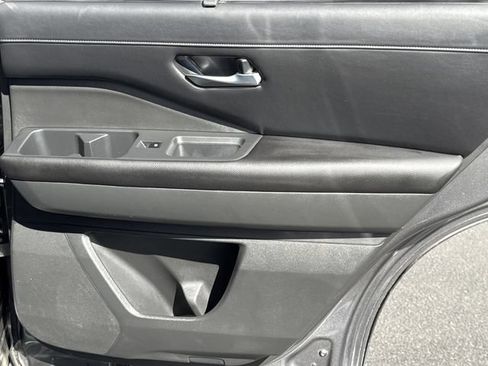 Used 2023 Nissan Pathfinder SL w/ Black Appearance Package AWD/4WD image 25