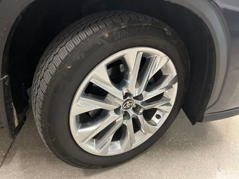Used 2023 Toyota Highlander Limited AWD/4WD image 18