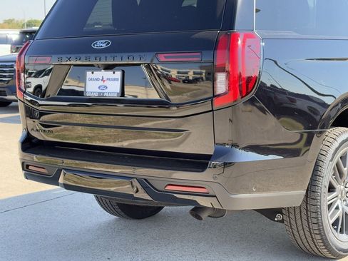New 2025 Ford Expedition Platinum w/ Stealth Performance Package image 45