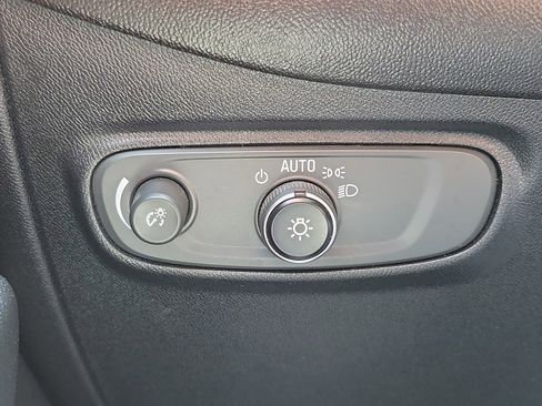 Used 2018 Chevrolet Equinox LT image 29