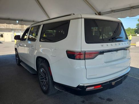 Used 2023 Jeep Wagoneer L Series II AWD/4WD image 7