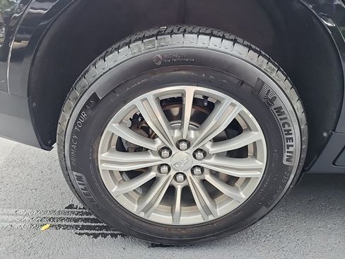 Used 2017 Cadillac XT5 Luxury w/ Driver Awareness Package AWD/4WD image 12