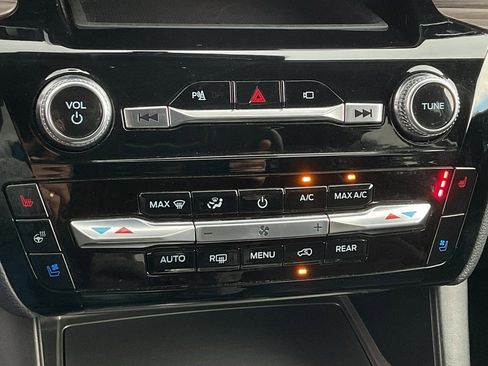 Used 2023 Ford Explorer Limited image 37