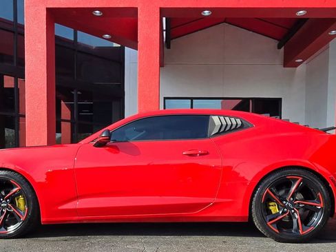 Used 2021 Chevrolet Camaro LT image 5