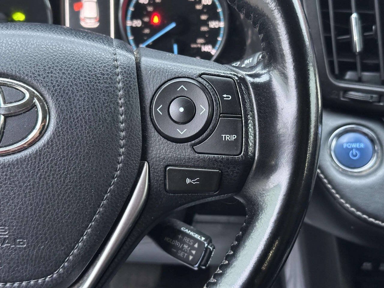 Used 2018 Toyota RAV4 Limited AWD/4WD image 29