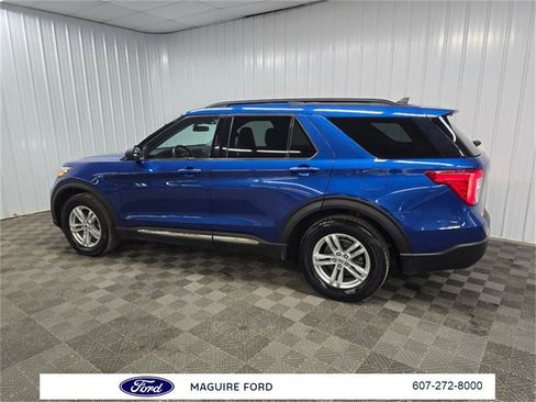 Used 2022 Ford Explorer XLT w/ Equipment Group 202A image 4