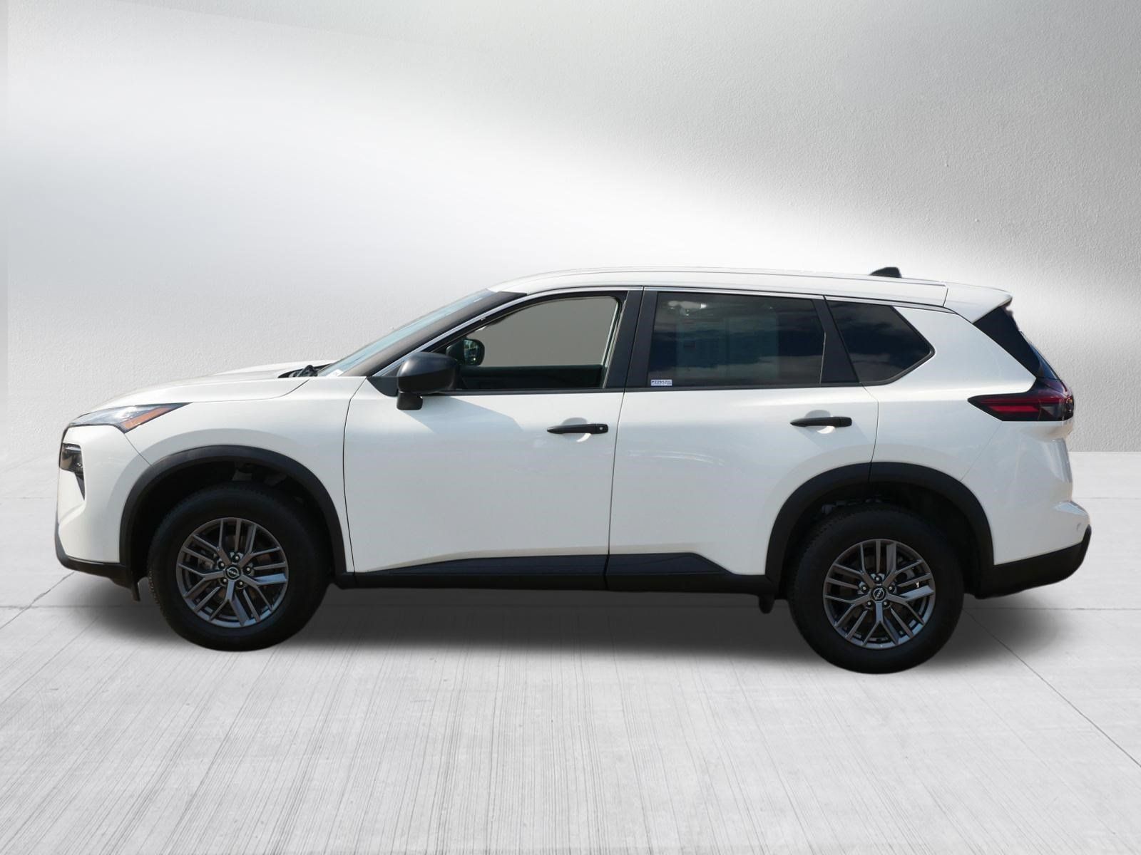 Used 2024 Nissan Rogue S AWD/4WD image 4