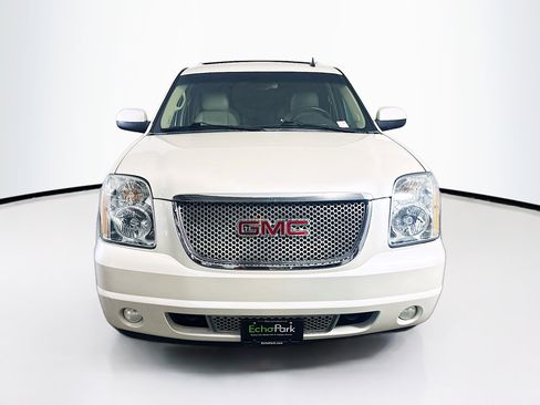 Used 2013 GMC Yukon Denali RWD image 2