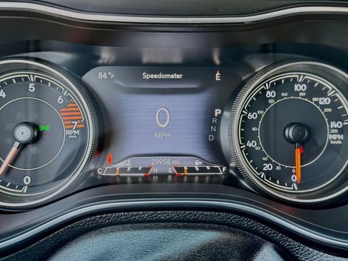Used 2019 Jeep Cherokee Limited w/ Technology Group FWD image 32
