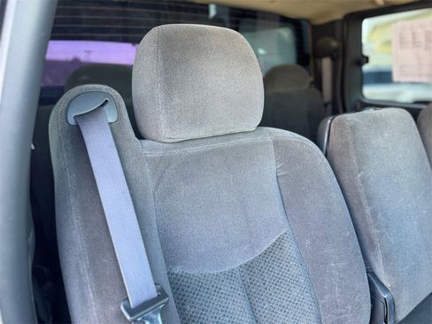 Used 2005 Chevrolet Silverado 2500 LS w/ Skid Plate Package image 36