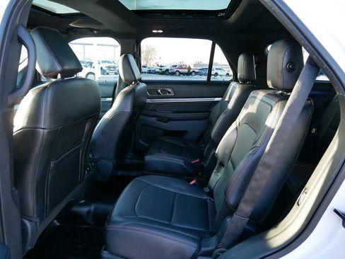 Used 2019 Ford Explorer Sport image 12