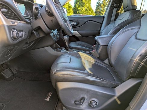 Used 2018 Jeep Cherokee Limited w/ Technology Group image 19