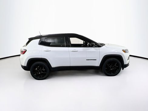 Used 2022 Jeep Compass Latitude w/ Sun and Sound Group AWD/4WD image 4