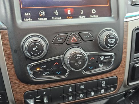 Used 2018 RAM 1500 Laramie AWD/4WD image 19