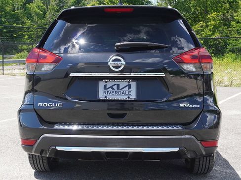 Used 2018 Nissan Rogue SV w/ Premium Package AWD/4WD image 11