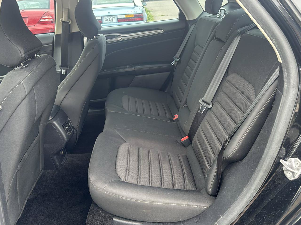 Used 2018 Ford Fusion SE w/ Fusion SE Technology Package FWD image 11