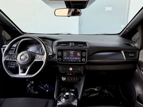 Used 2021 Nissan Leaf SV FWD image 11