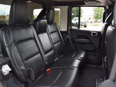 Used 2022 Jeep Wrangler Unlimited Sahara w/ LED Lighting Group AWD/4WD image 23