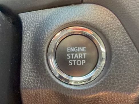 Used 2019 Toyota RAV4 XLE FWD image 25