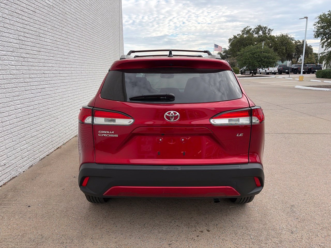 Used 2025 Toyota Corolla Cross LE FWD image 4