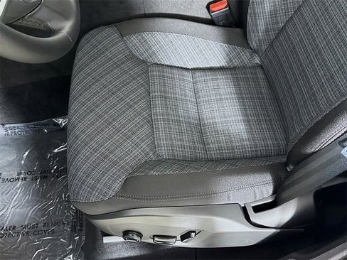 Used 2025 Volvo XC60 B5 Core w/ Protection Package Premier image 19