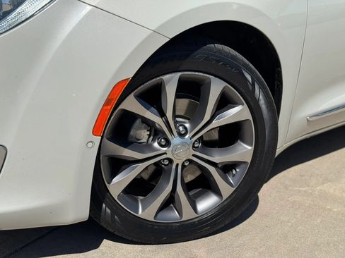 Used 2017 Chrysler Pacifica Limited w/ UConnect Theater Package FWD image 54