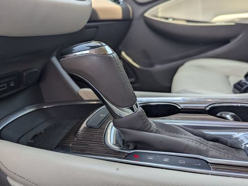 Used 2019 Chevrolet Malibu Premier FWD image 14